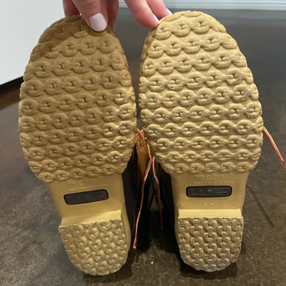 L.L. Bean Size 4 (Fits like Size 6) Duck Boots - Picture 4 of 8